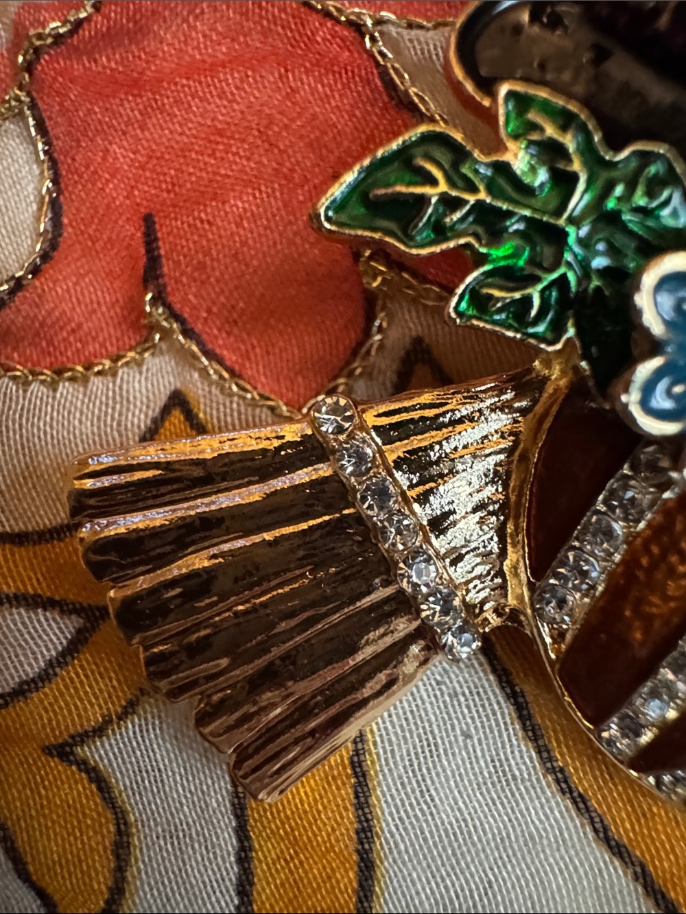 NWOT Halloween Witch Hat Pumpkin Brooch with Colorful Flowers - Picture 3 of 4